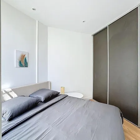 2 Pieces A 5 Minutes Des Plages Avec Parking アパート アンティーブ