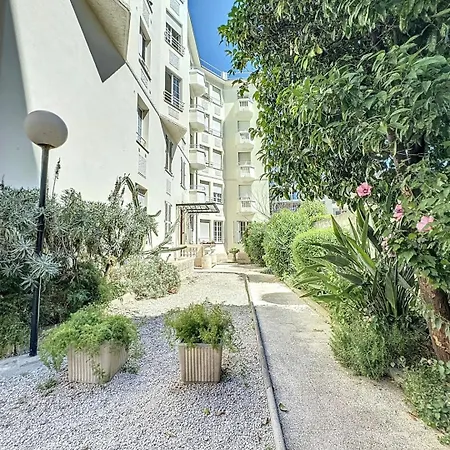 2 Pieces A 5 Minutes Des Plages Avec Parking アパート アンティーブ