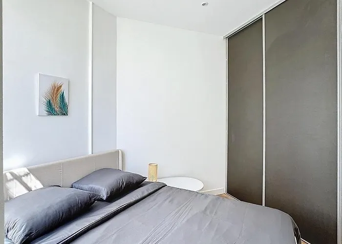 2 Pieces A 5 Minutes Des Plages Avec Parking アパート アンティーブ