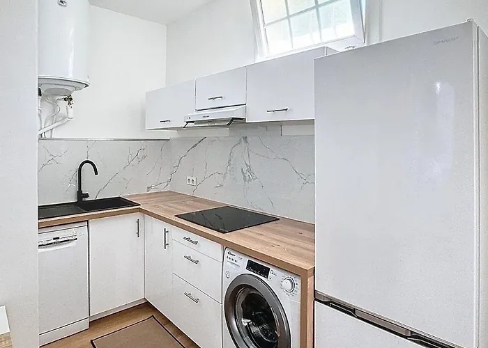 2 Pieces A 5 Minutes Des Plages Avec Parking アンティーブ