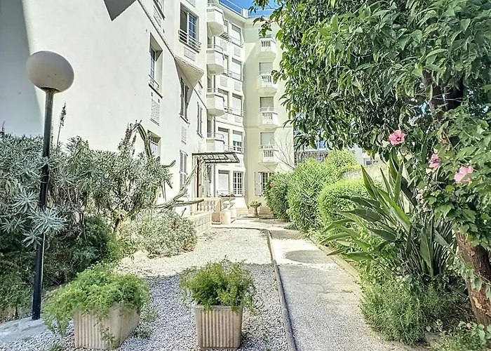 2 Pieces A 5 Minutes Des Plages Avec Parking Apartment Antibes